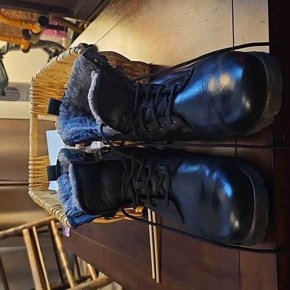 UGG men’s Hannen TL Black Leather Lined Boots - Picture 5 of 6